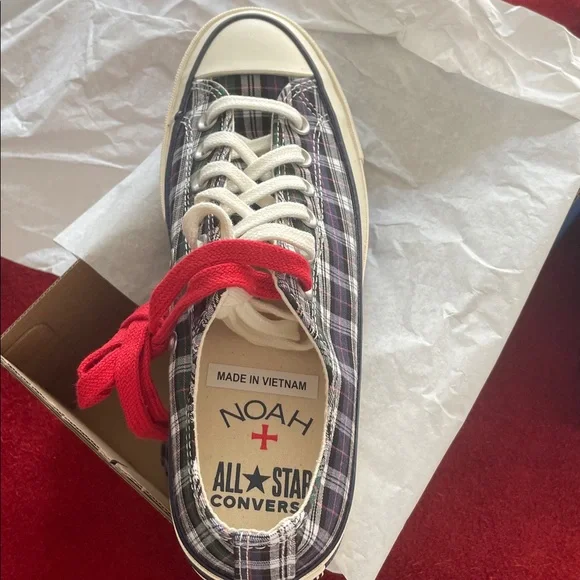 Converse unisex limited edition
Chuck 70 low top in collaboration with NOAH - Picture 5 of 7